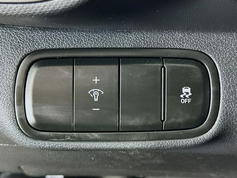 Used 2024 Hyundai Venue SEL image 17