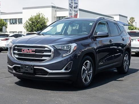 Used 2019 GMC Terrain SLT w/ Preferred Package FWD image 2
