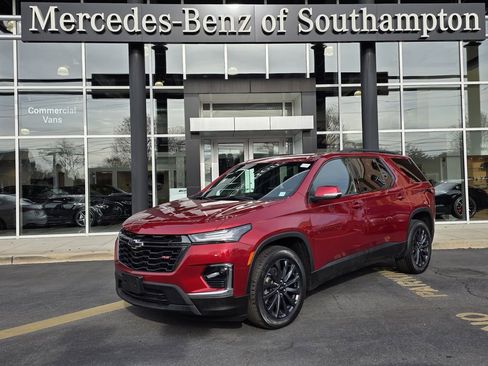 Used 2022 Chevrolet Traverse RS image 1