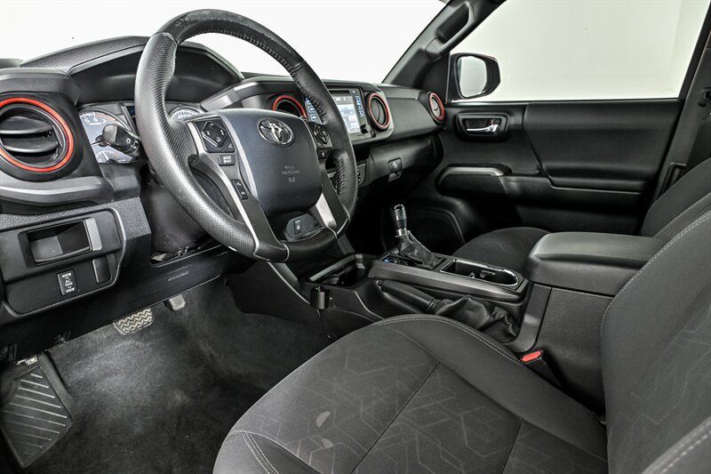 Used 2016 Toyota Tacoma TRD Sport w/ Towing Package RWD image 12