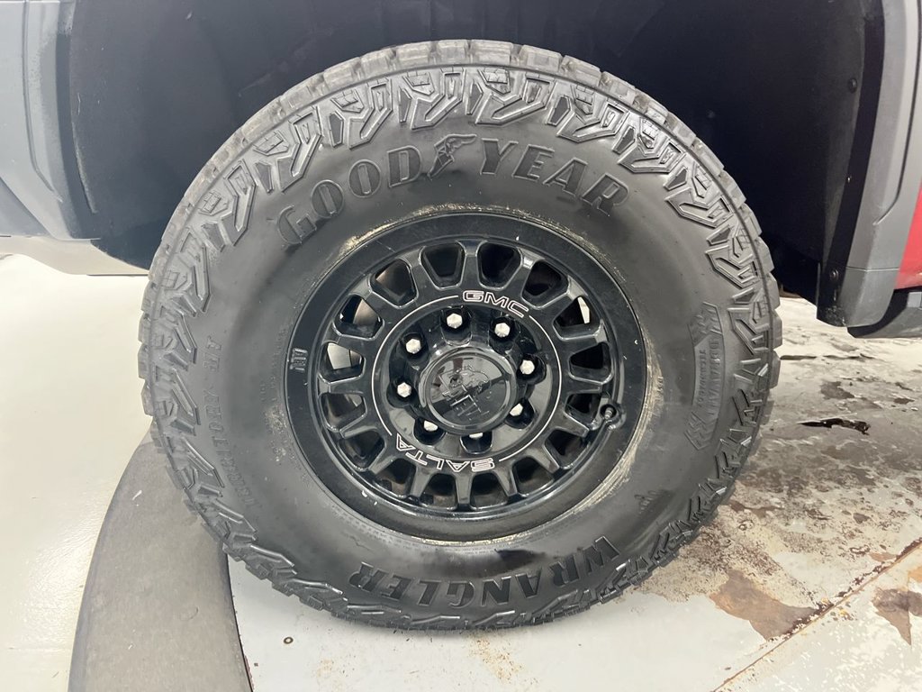 Used 2025 GMC Sierra 2500 AT4X w/ AT4X AEV Edition AWD/4WD image 28