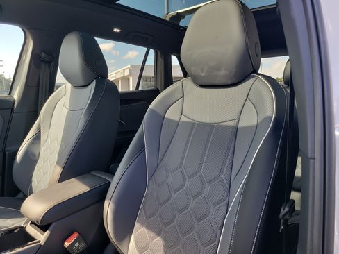 New 2026 Volkswagen Tiguan SEL R-Line AWD/4WD image 18