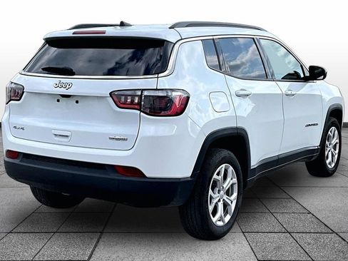 Used 2024 Jeep Compass Latitude AWD/4WD image 12