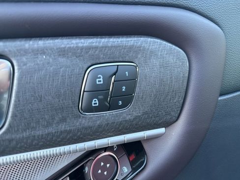 Used 2025 Ford Explorer Platinum image 23