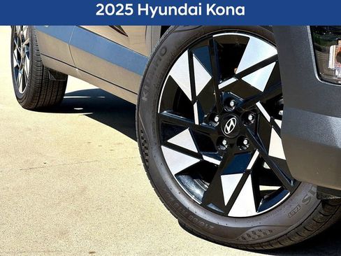 Used 2025 Hyundai Kona SEL AWD/4WD image 2