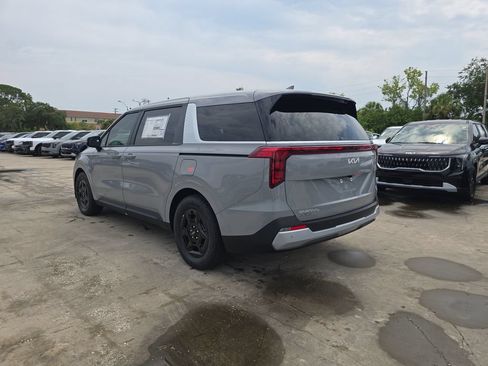 New 2027 Kia Carnival FWD image 6