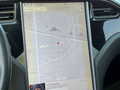 Used 2018 Tesla Model X 75D image 24