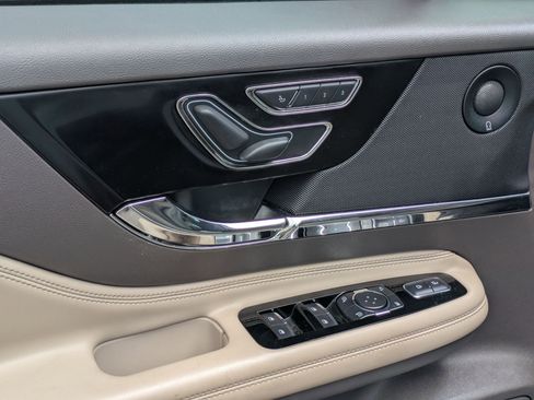 Used 2022 Lincoln Corsair Reserve w/ Luxury Package image 12