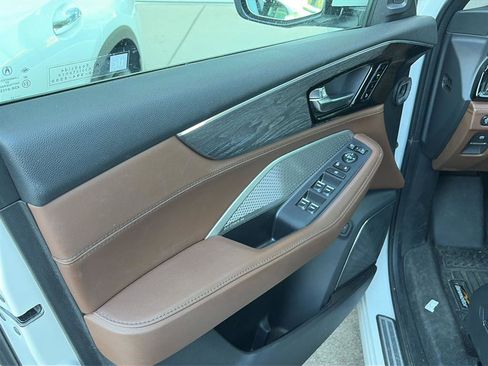 Used 2023 Acura MDX SH-AWD w/ Advance Package image 5