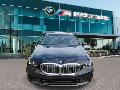 New 2026 BMW 530i w/ Convenience Package RWD image 2