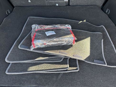 Used 2025 Mitsubishi Outlander SE FWD image 33