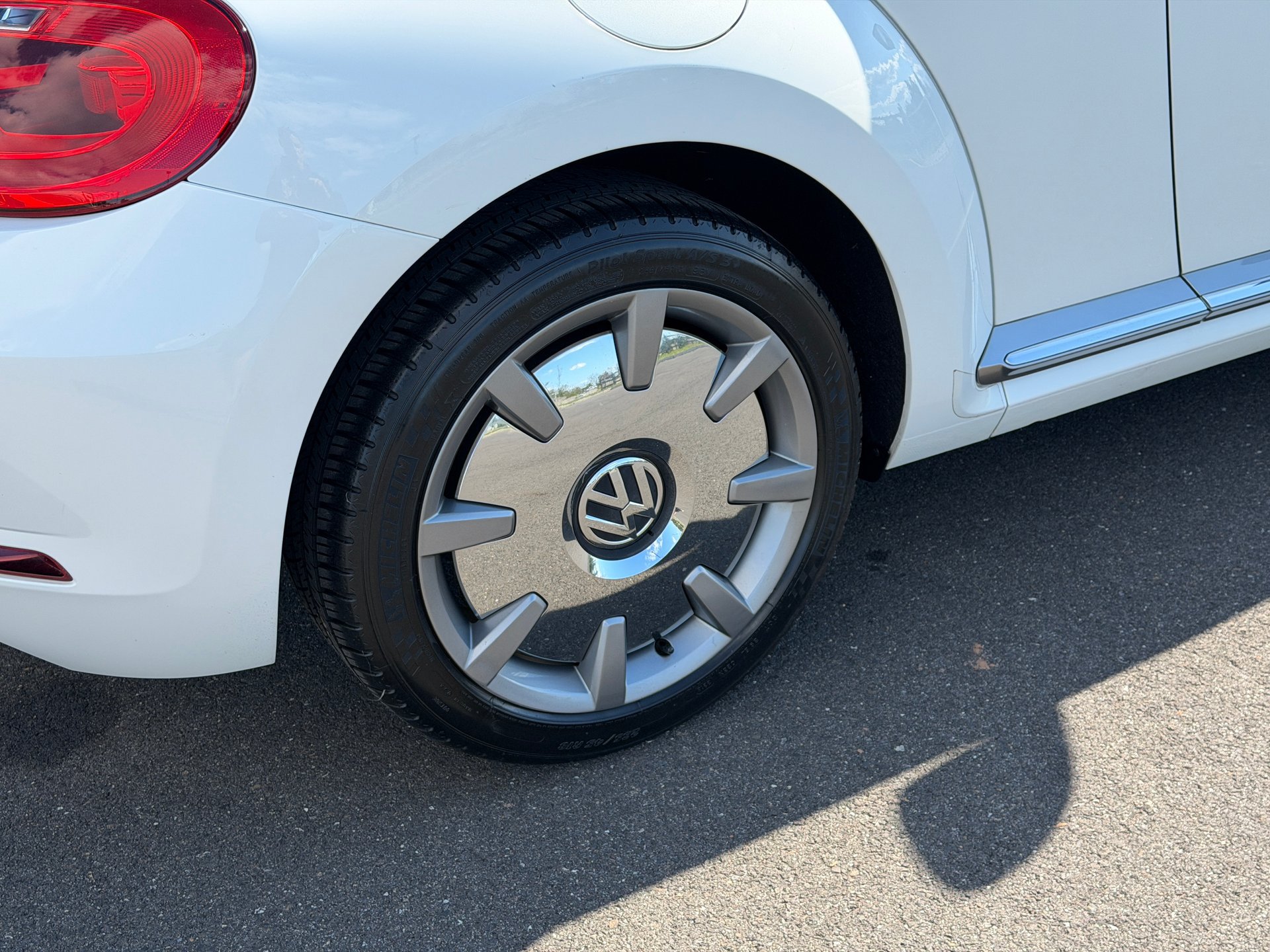 Used 2014 Volkswagen Beetle TDI FWD image 21
