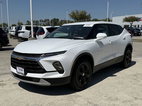 Used 2025 Chevrolet Blazer LT AWD/4WD image 10