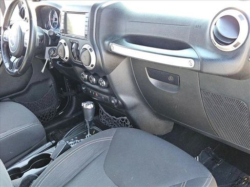 Used 2017 Jeep Wrangler Unlimited Sahara AWD/4WD image 20