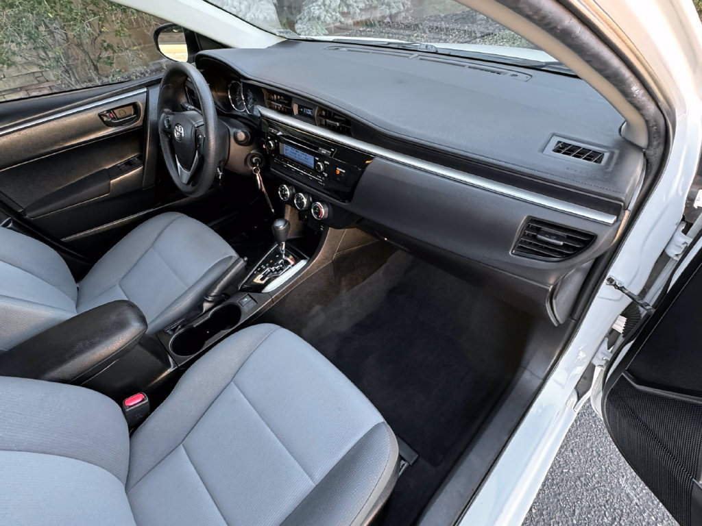 Used 2015 Toyota Corolla L FWD image 34