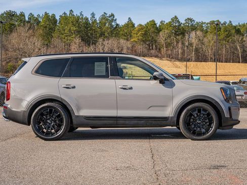 Used 2022 Kia Telluride SX w/ SX Prestige Package image 8