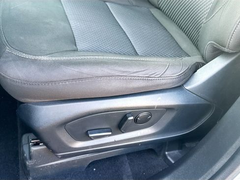 Used 2023 Ford Explorer XLT AWD/4WD image 19
