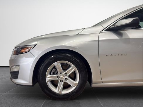 Used 2022 Chevrolet Malibu LT FWD image 2