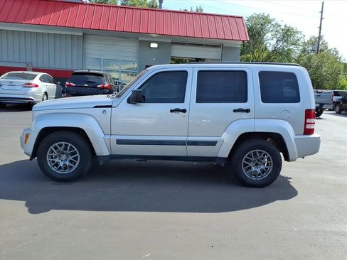 Used 2009 Jeep Liberty Sport AWD/4WD image 2