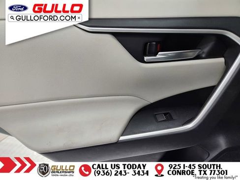 Used 2021 Toyota RAV4 XLE Premium image 17