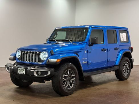 Used 2024 Jeep Wrangler Unlimited Sahara w/ Technology Group AWD/4WD image 7