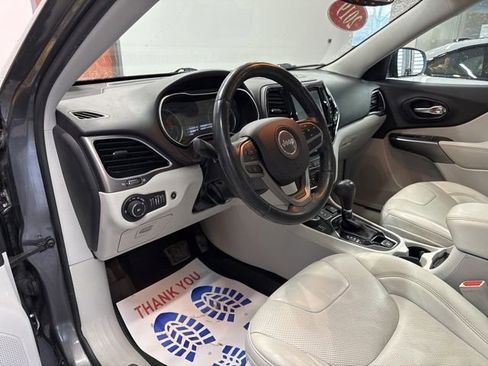 Used 2019 Jeep Cherokee Limited image 27