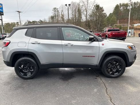 Used 2023 Jeep Compass Trailhawk AWD/4WD image 2