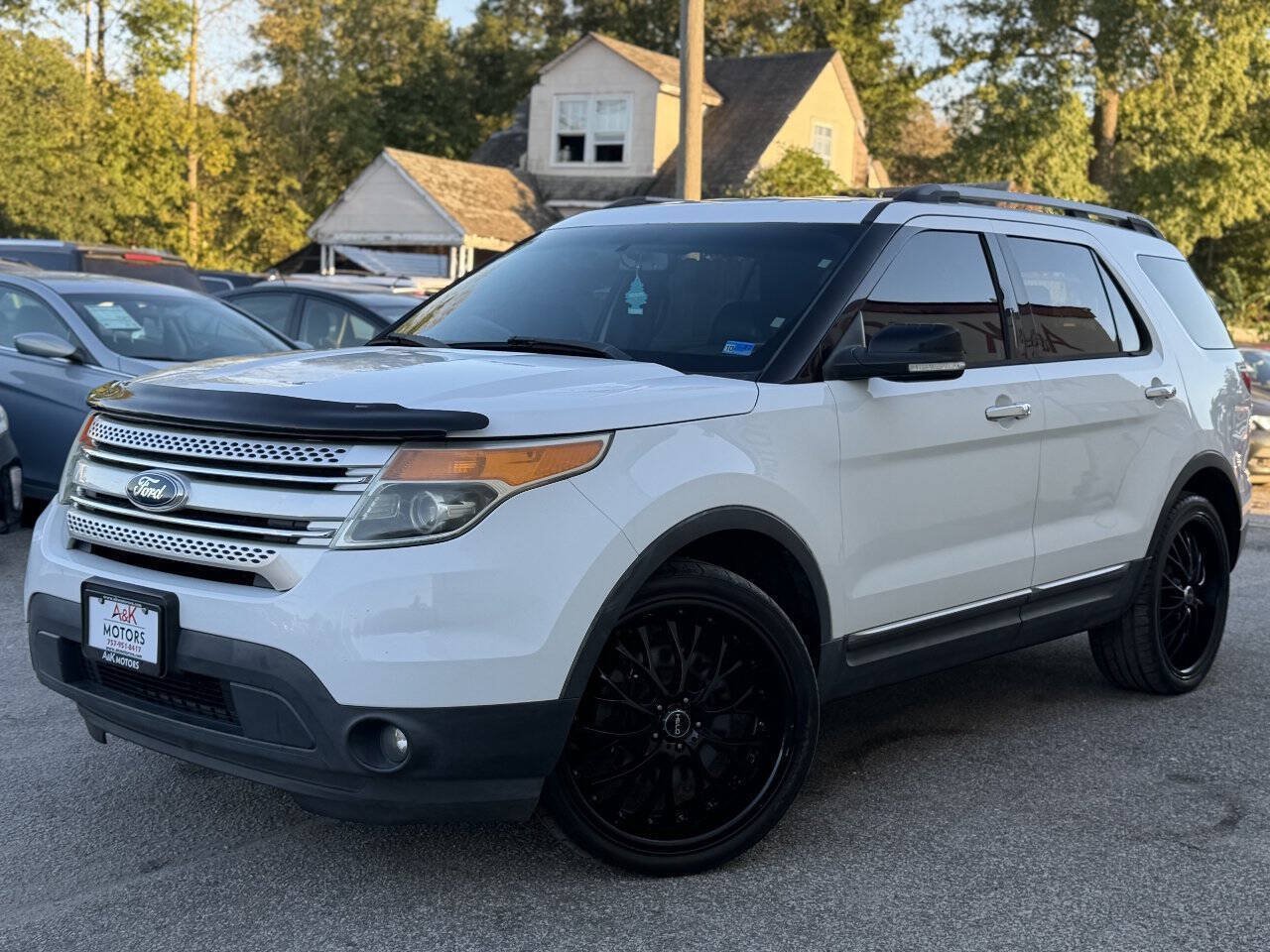 Used 2013 Ford Explorer XLT AWD/4WD image 2
