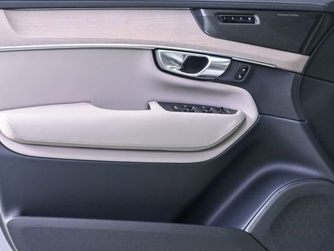 Used 2025 Volvo XC90 B5 Plus image 7