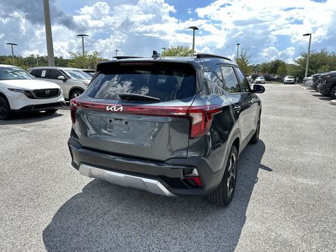 Used 2024 Kia Seltos EX FWD image 8