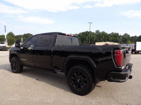 Used 2024 GMC Sierra 2500 AT4 w/ AT4 Premium Plus Package AWD/4WD image 4