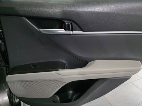 Used 2023 Toyota Camry SE image 12