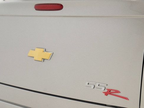 Used 2004 Chevrolet SSR w/ Preferred Equipment Group image 14