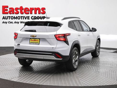 Used 2025 Chevrolet Trax LT FWD image 5