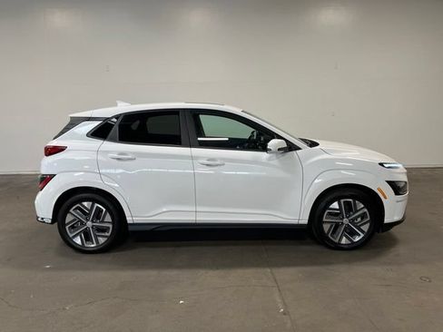 Used 2023 Hyundai Kona SEL FWD image 2