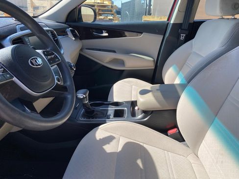 Used 2020 Kia Sorento LX image 11