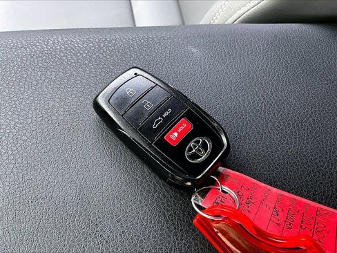 Used 2025 Toyota Camry SE w/ Convenience Package FWD image 34