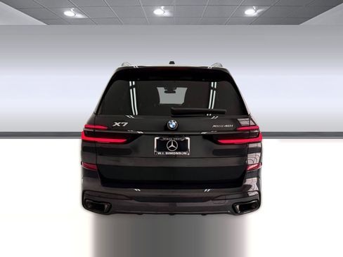 Used 2024 BMW X7 xDrive40i w/ M Sport Package AWD/4WD image 9