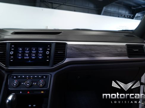 Used 2021 Volkswagen Atlas Cross Sport SE w/ 20" Black Wheels Package image 33