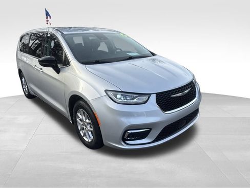 Used 2023 Ford Expedition XLT image 50