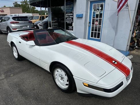 Used 1991 Chevrolet Corvette Convertible RWD image 12