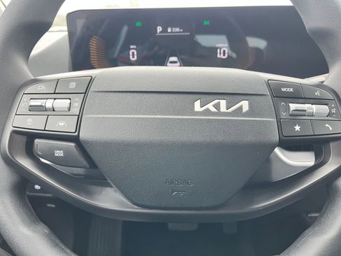 Used 2025 Kia K4 LXS image 27