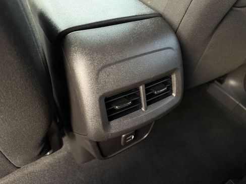 Used 2023 Chevrolet Equinox LT FWD image 32