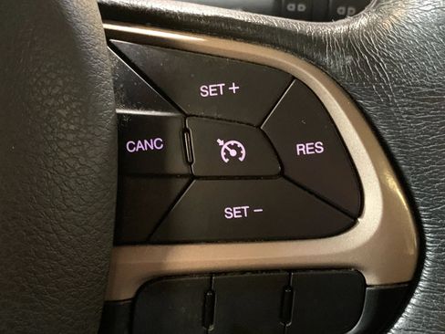 Used 2016 Jeep Renegade Latitude w/ Popular Equipment Group AWD/4WD image 23