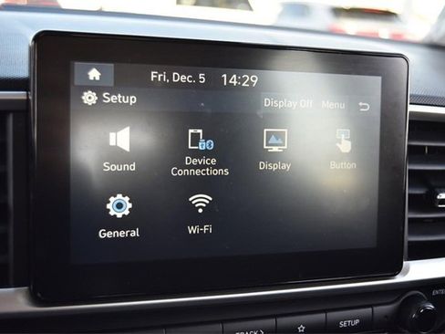 Used 2024 Hyundai Venue SEL image 13