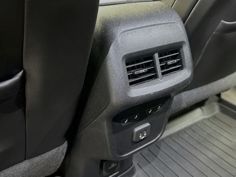 Used 2019 Chevrolet Equinox Premier image 17