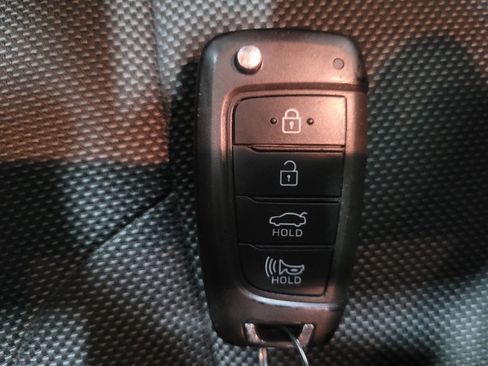 Used 2023 Hyundai Elantra SE w/ Preferred Accessory Package FWD image 32