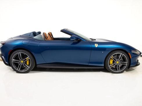 Certified 2025 Ferrari Roma Spider RWD image 3