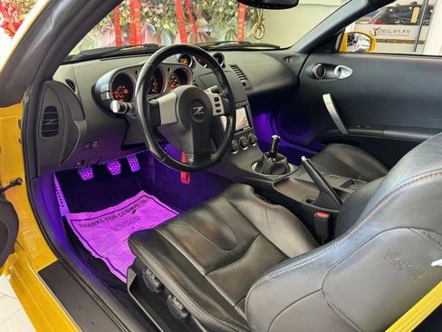Used 2005 Nissan 350Z Touring RWD image 22