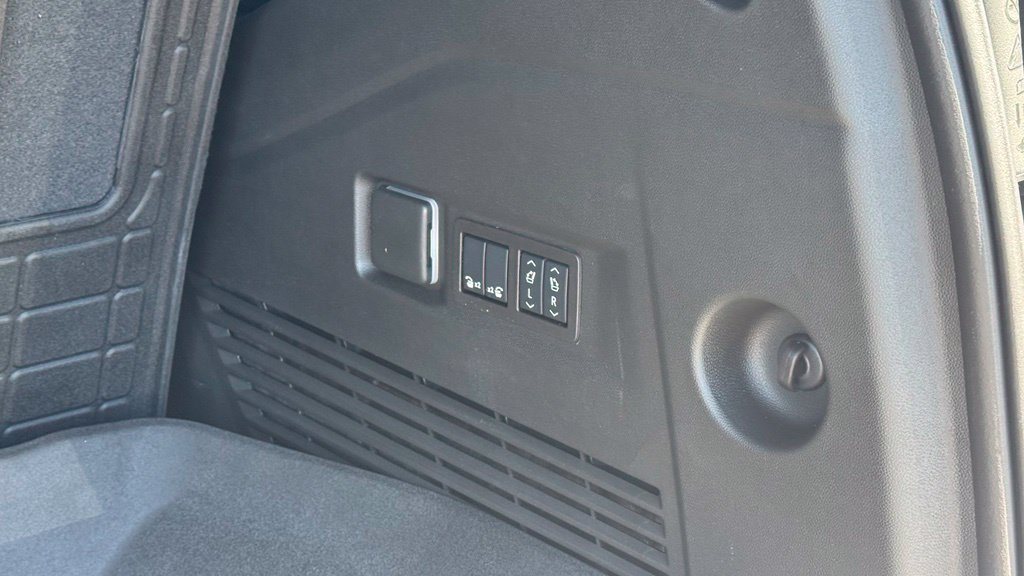 Used 2026 Chevrolet Tahoe High Country AWD/4WD image 5